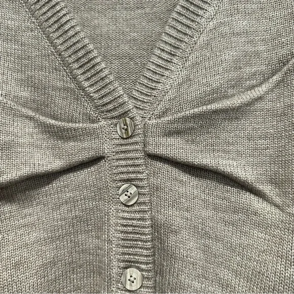 NEW Fussed Urban Collection Wool V Neck Cardigan Size Large